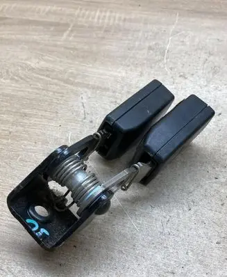 Mercedes-Benz E W211 Middle seatbelt buckle (rear) 2118603869