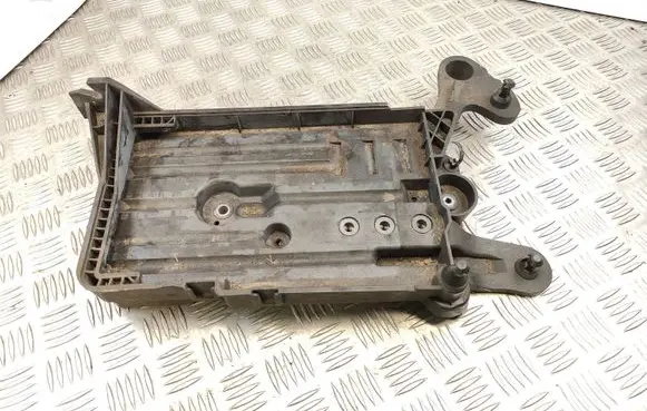 Skoda Octavia Mk3 (5E) Battery tray 5Q0915331J 5Q0915321H