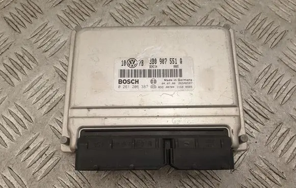 Volkswagen PASSAT B5 Engine control unit/module 3B0907551Q