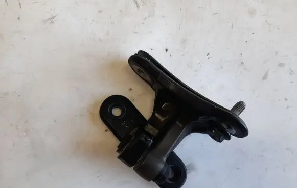 Mercedes-Benz CLA C117 X117 W117 Front door lower hinge A046572