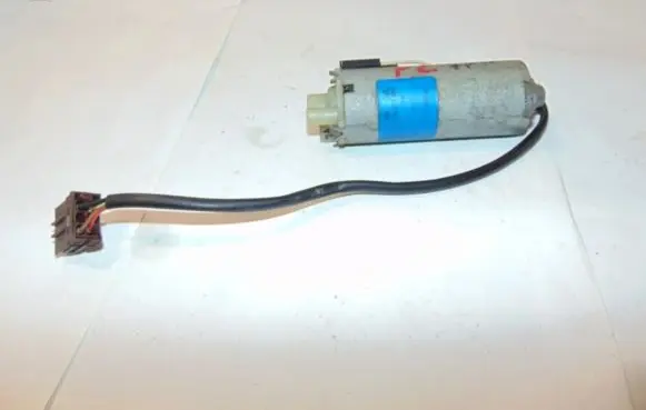 Mercedes-Benz S W220 Seat adjustment motor A2208201542 2208201542 0130002568