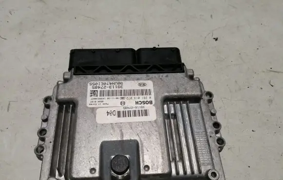 KIA Carens I Engine control unit/module 3911327485 0281013072