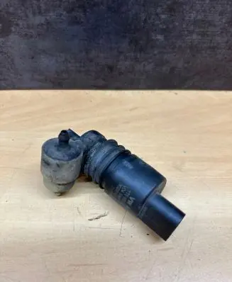 Volkswagen Touran I Windscreen/windshield washer pump 1T0955651