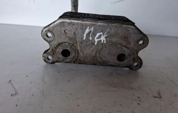 Volvo XC90 Engine oil radiator C5850 3677973 30186