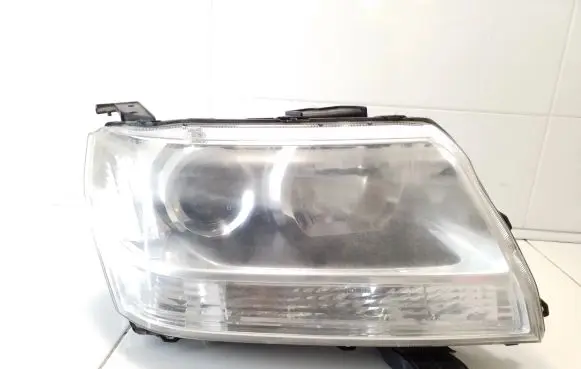 Suzuki Grand Vitara II Headlight/headlamp KOITO10059079 W3T15971