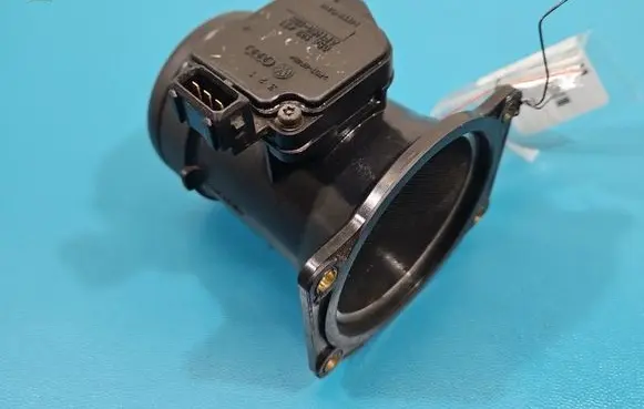 Volkswagen PASSAT B5.5 Mass air flow meter 058133471 IMPRK1530313