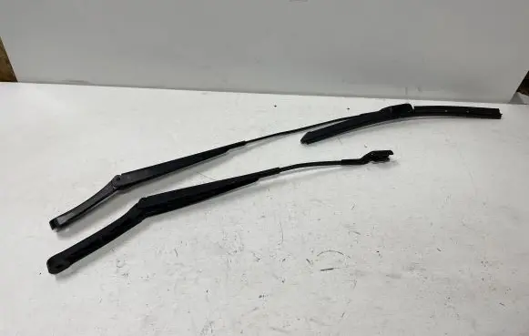 Skoda Superb B8 (3V) Front wiper blade arm 3V1955410 3V1955409