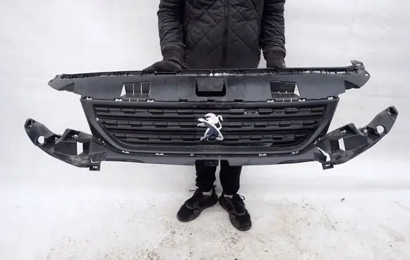 Peugeot Partner III Front bumper upper radiator grill 9818281980