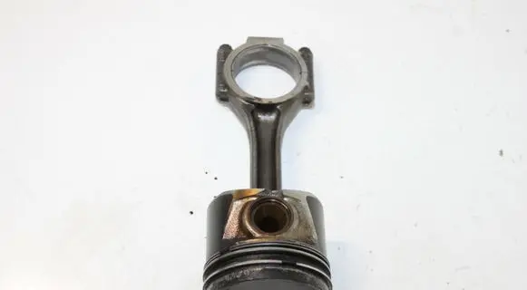 Volkswagen PASSAT B6 Piston with connecting rod