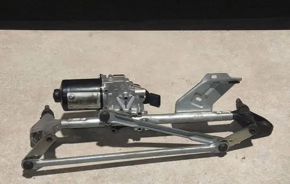 BMW 2 F46 Front wiper linkage and motor 7301043 0041 160131325