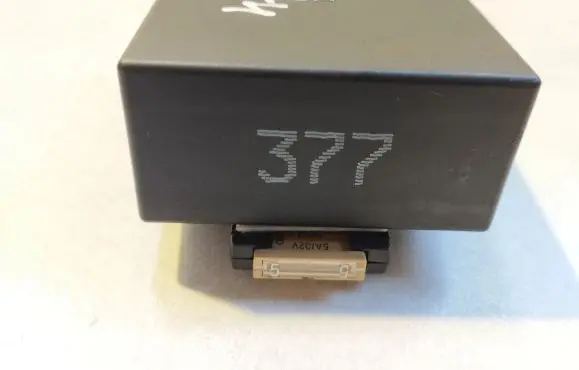 Audi A4 S4 B5 8D Window wiper relay 72WA401