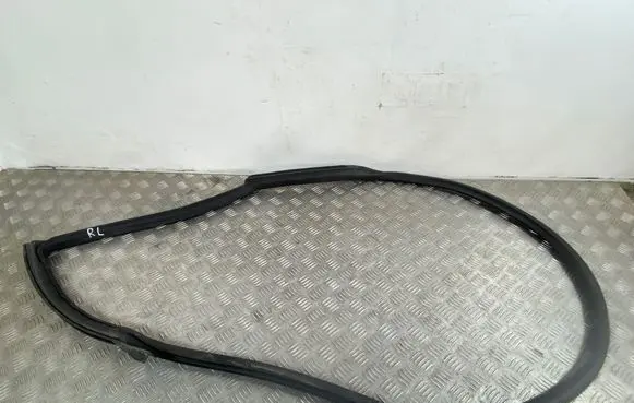 Maserati Levante Rear door rubber seal (on body)