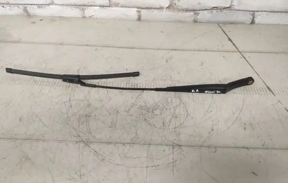 Volkswagen PASSAT B6 Front wiper blade arm 8C1955410B