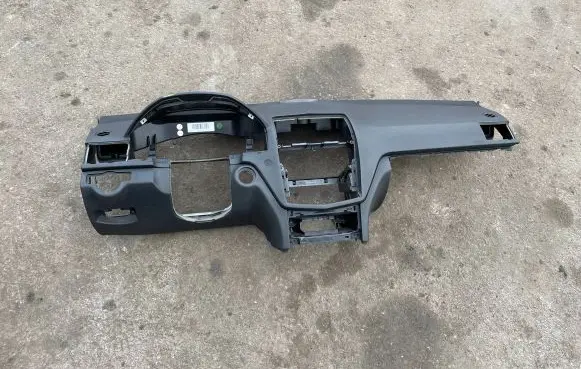 Mercedes-Benz C W204 Dashboard A2046803787
