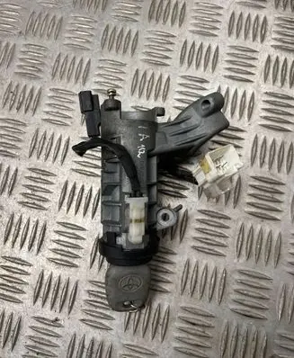 Toyota Avensis T220 Ignition lock 45020052