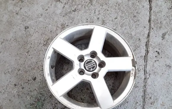R16 alloy rim