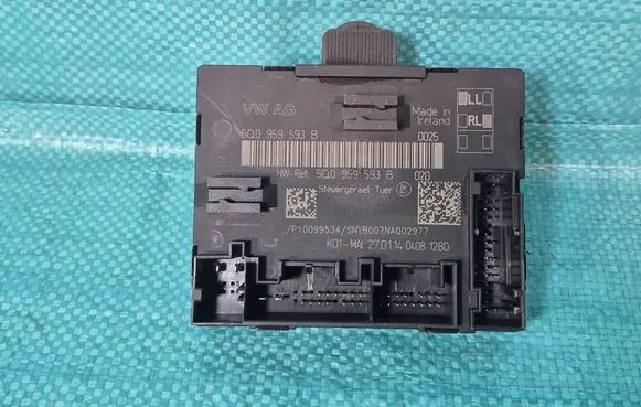 Volkswagen Golf VII Door control unit/module 5Q0959593B