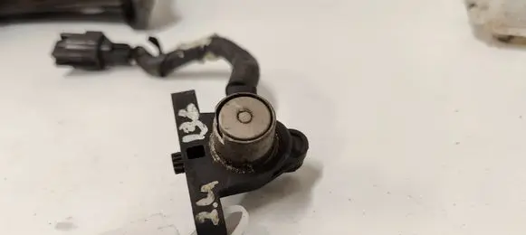 Volvo V70 Crankshaft position sensor 30637803