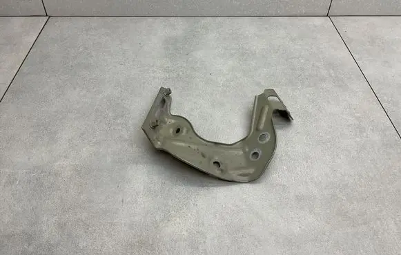 Volkswagen Golf Sportsvan Fender mounting bracket 510821135C