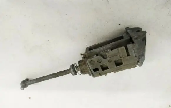 Renault Espace - Grand espace IV Front door lock (next to the handle) 
