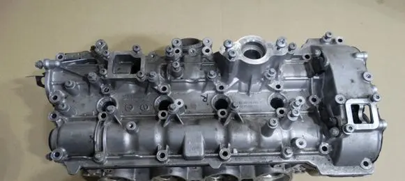 Mercedes-Benz C W205 Engine head 