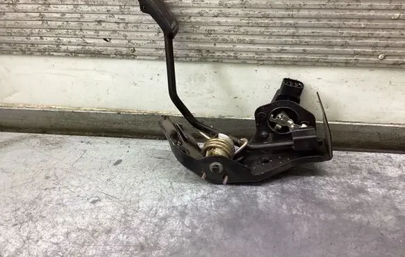 Toyota Corolla Verso AR10 Accelerator throttle pedal 8928152021 1983003041 104606