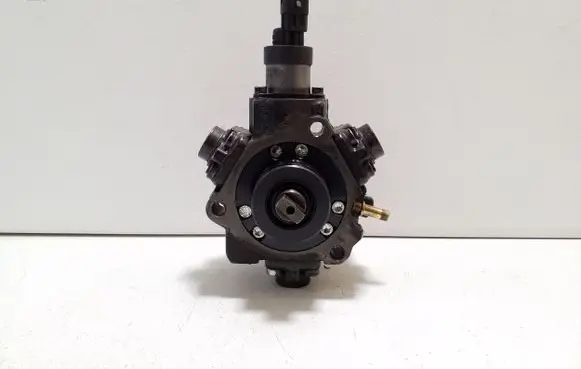 Land Rover Evoque I Fuel injection high pressure pump 0445010139 9683268980