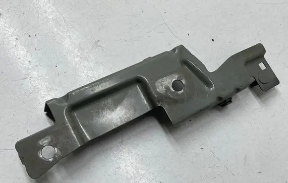 Renault Captur Fender mounting bracket 631227839R V770