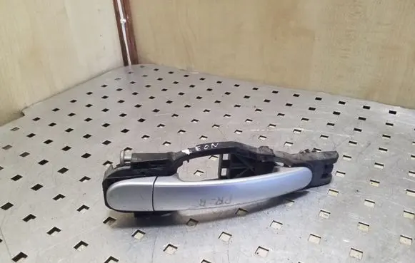 Seat Leon (1P) Front door exterior handle 1P0837886