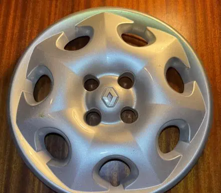 Renault Megane II R15 wheel hub/cap/trim 7700423043