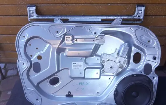 Ford Focus C-MAX Front window lifting mechanism without motor 