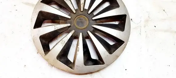 Mazda MPV R16 wheel hub/cap/trim 