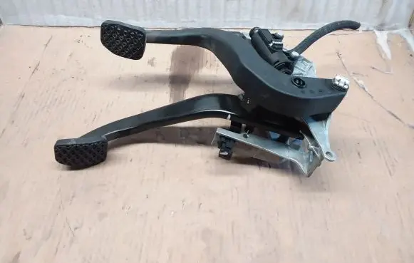 BMW 1 E81 E87 Pedal assembly 6761310 6778978