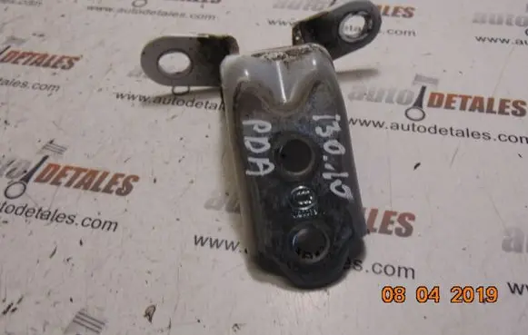 Hyundai i30 Front door lower hinge 