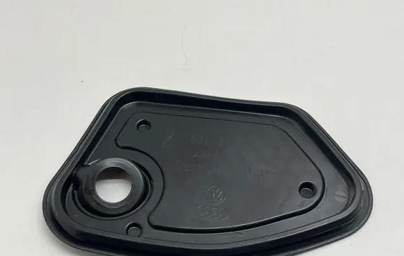 Audi Q3 F3 Other front door trim element 8V5837916A