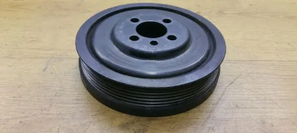 Volkswagen Golf V Crankshaft pulley 03G105243
