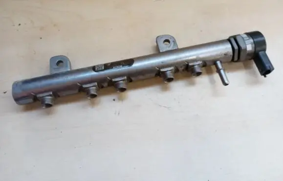 Jeep Grand Cherokee Fuel main line pipe 35022119G