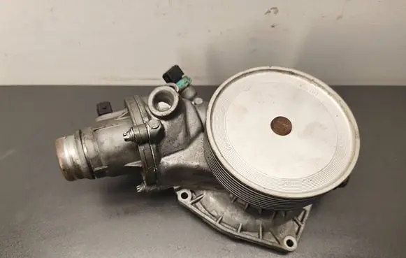BMW 5 F10 F11 Water pump 7586885
