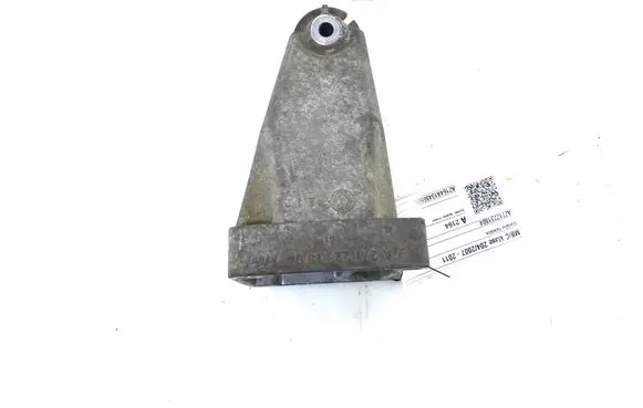 Mercedes-Benz C W204 Engine mounting bracket A2712231804