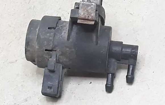 Renault Laguna II Turbo solenoid valve 8200015998