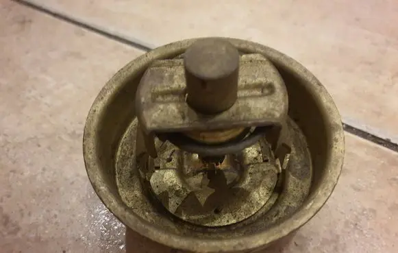 UAZ 452 Thermostat TC101A