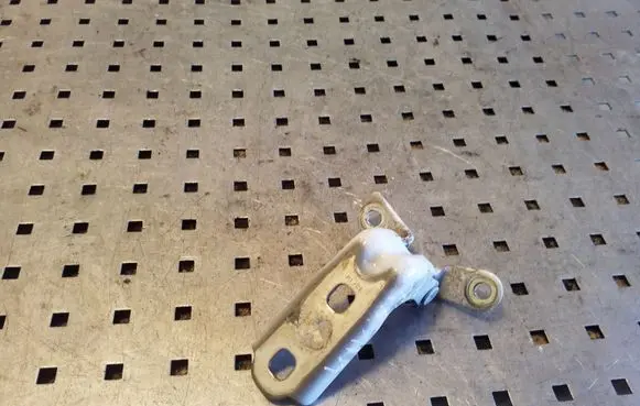 Chevrolet Orlando Front door lower hinge P12092