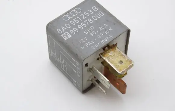 Audi A6 S6 C5 4B Other relay 8A0951253B