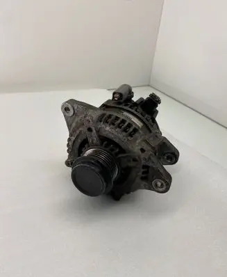 Toyota Auris 150 Generator/alternator 270600T020 1042105350 20100