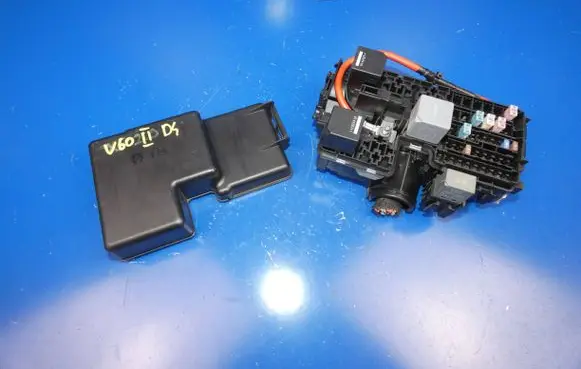 Volvo V60 Fuse module 31384034 K067R 0595470