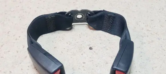Middle seatbelt buckle (rear)