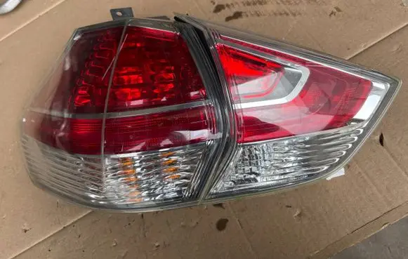 Nissan X-Trail T32 Rear/tail lights LAMPATYLNISSAN
