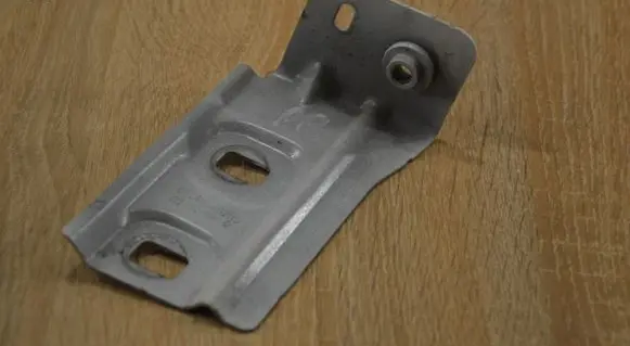 Renault Laguna III Fender mounting bracket OV369