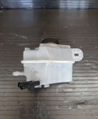 Opel Mokka Brake fluid reservoir 