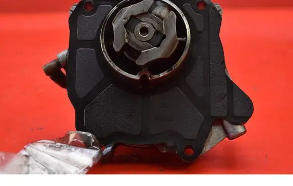 Opel Insignia A Vacuum pump 55205446